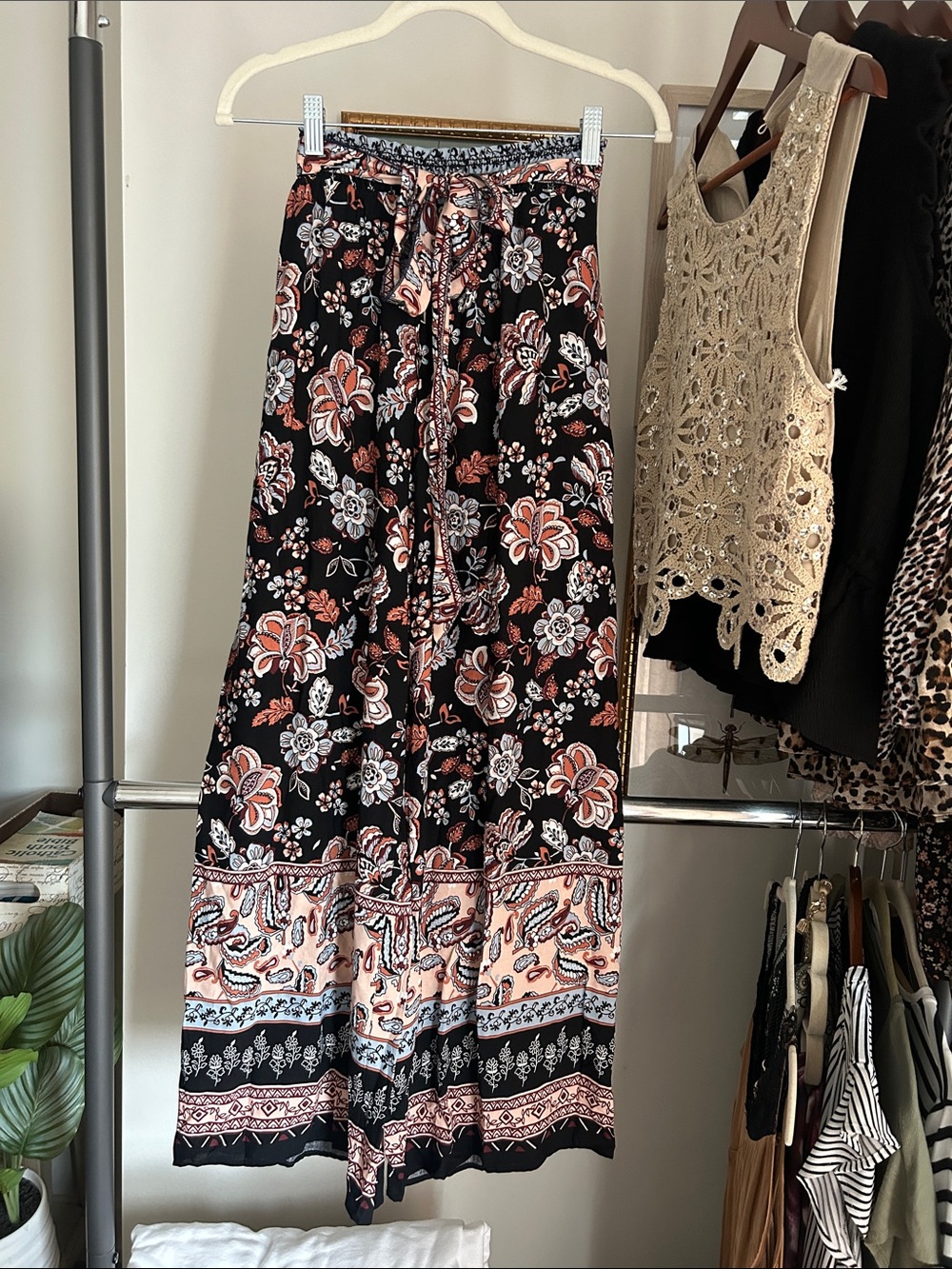 New Terra Cottage size S rayon Floral Black and Peach coral blue Wide-Leg Pants